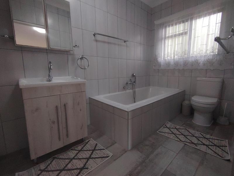 5 Bedroom Property for Sale in Fraaiuitsig Western Cape